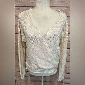 Moon & Madison Keyhole Back Wrap Top Ivory V-Neck Pullover Long Sleeve Medium